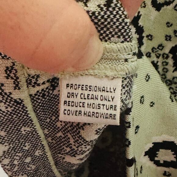 St. John Light Green Snake Pattern Geometric Shape Mock Neck Top Size Medium - Picture 6 of 9